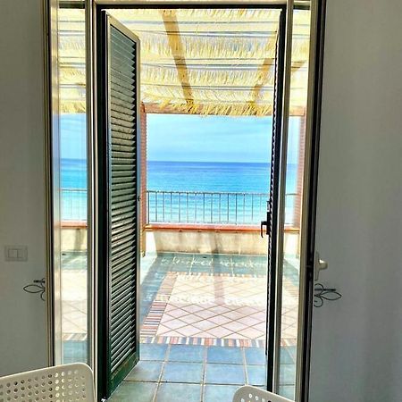 Waikiki Beach Apartments Санта Мария ди Кастелабате Екстериор снимка