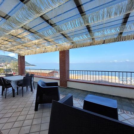 Waikiki Beach Apartments Санта Мария ди Кастелабате Екстериор снимка