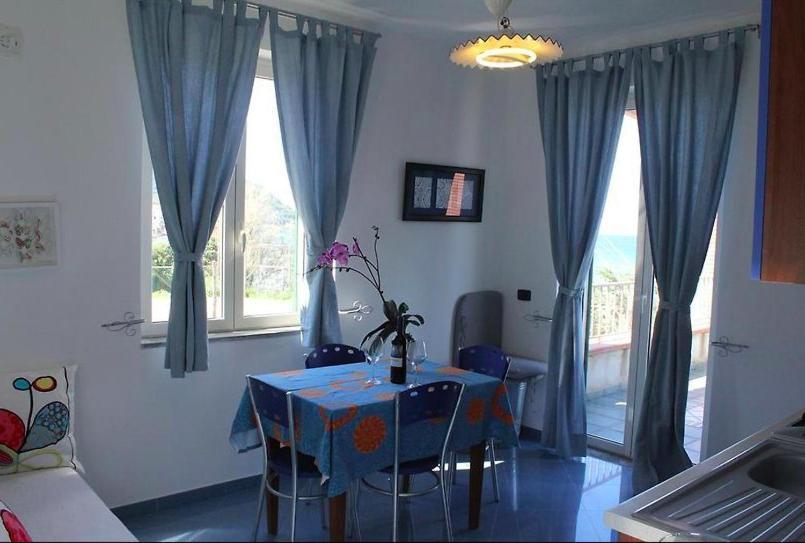 Waikiki Beach Apartments Санта Мария ди Кастелабате Екстериор снимка
