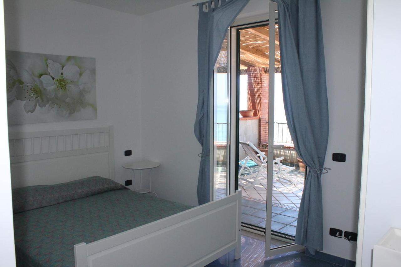 Waikiki Beach Apartments Санта Мария ди Кастелабате Екстериор снимка