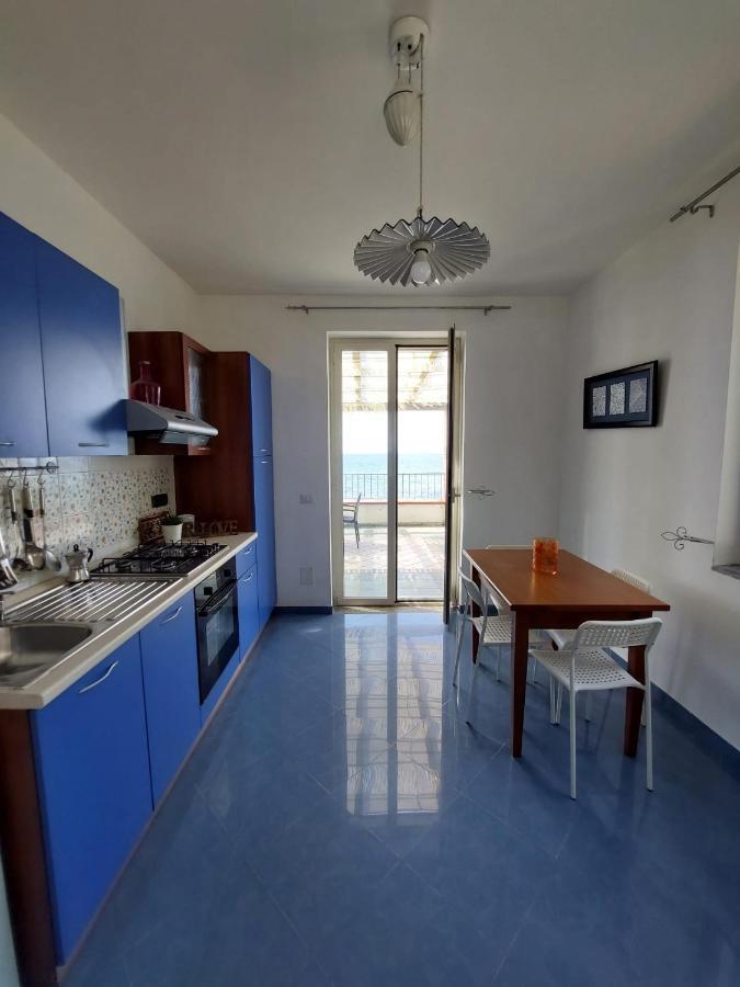 Waikiki Beach Apartments Санта Мария ди Кастелабате Екстериор снимка