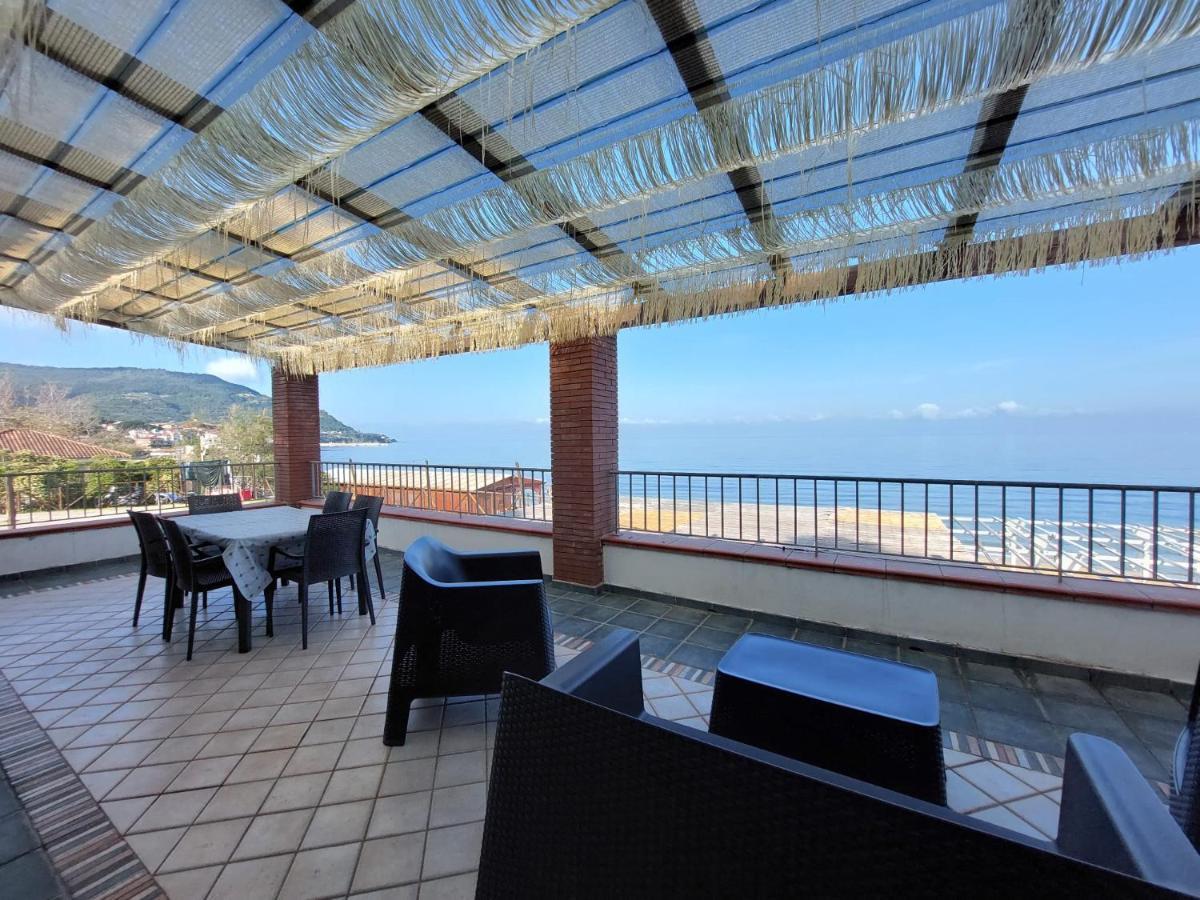 Waikiki Beach Apartments Санта Мария ди Кастелабате Екстериор снимка